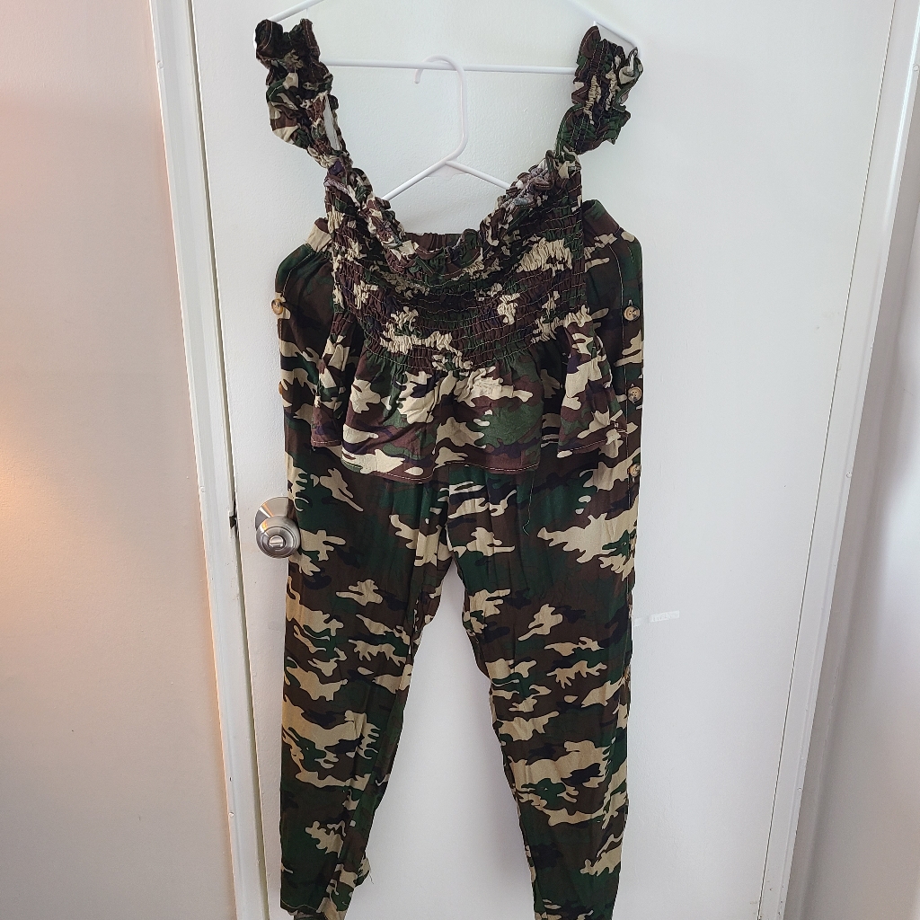 Brand New Camouflage 2 Pc